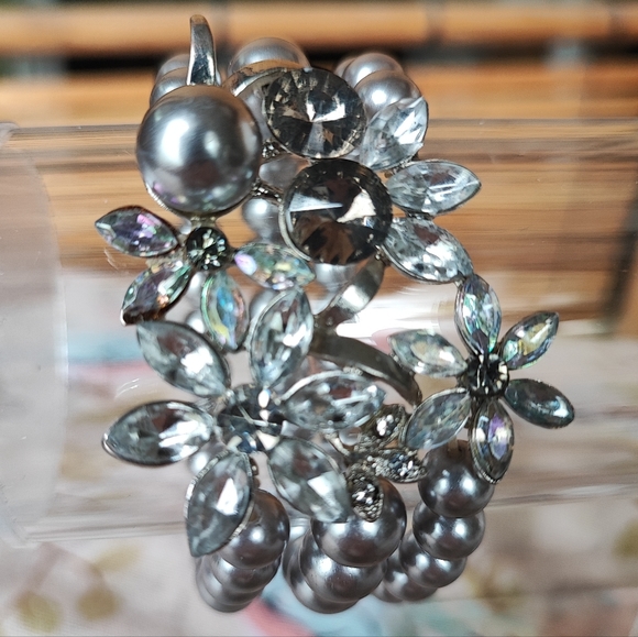 Gray Faux Pearl Marquis Rhinestone Rivoli Aurora Borealis Stretch Bracelet NEW - Picture 3 of 6